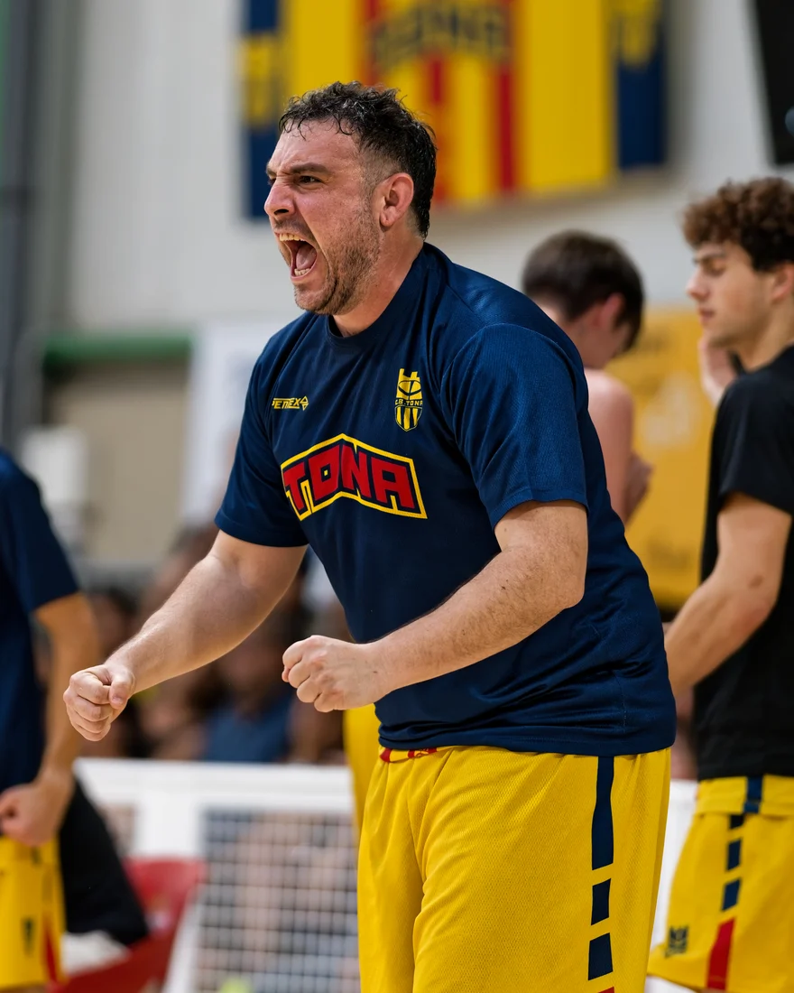 L’emoció a la banqueta del CB Tona